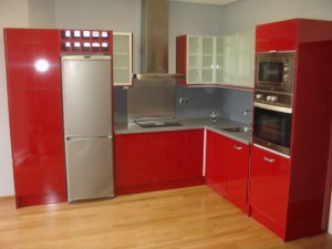 Cocina roja muebles a medida